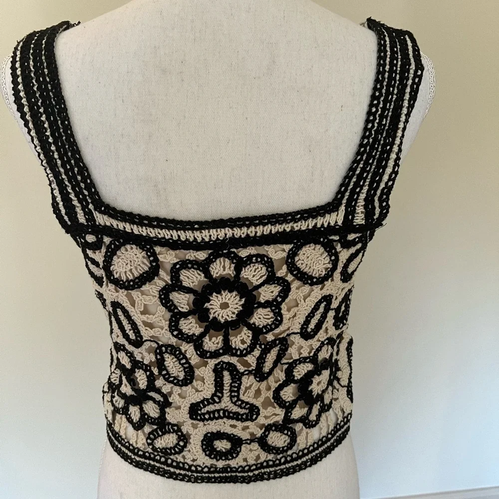 REBELLION CROCHET TWO PIECE SET BLACK BEIGE FLORAL SHORTS CROP TOP S - Picture 5 of 14